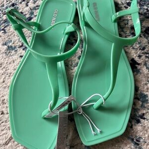 Old navy sandals size 7